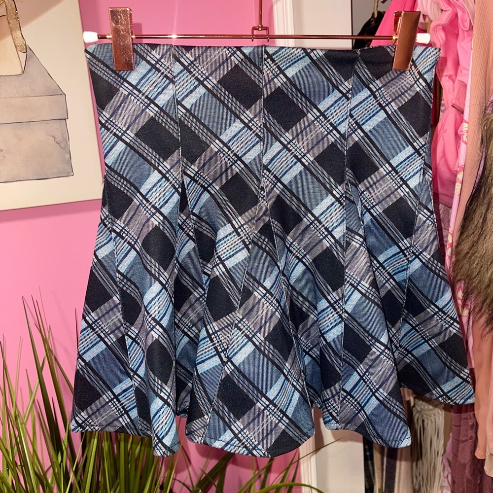 Fashion Nova XS blue plaid skirt. Never worn! 💙💙